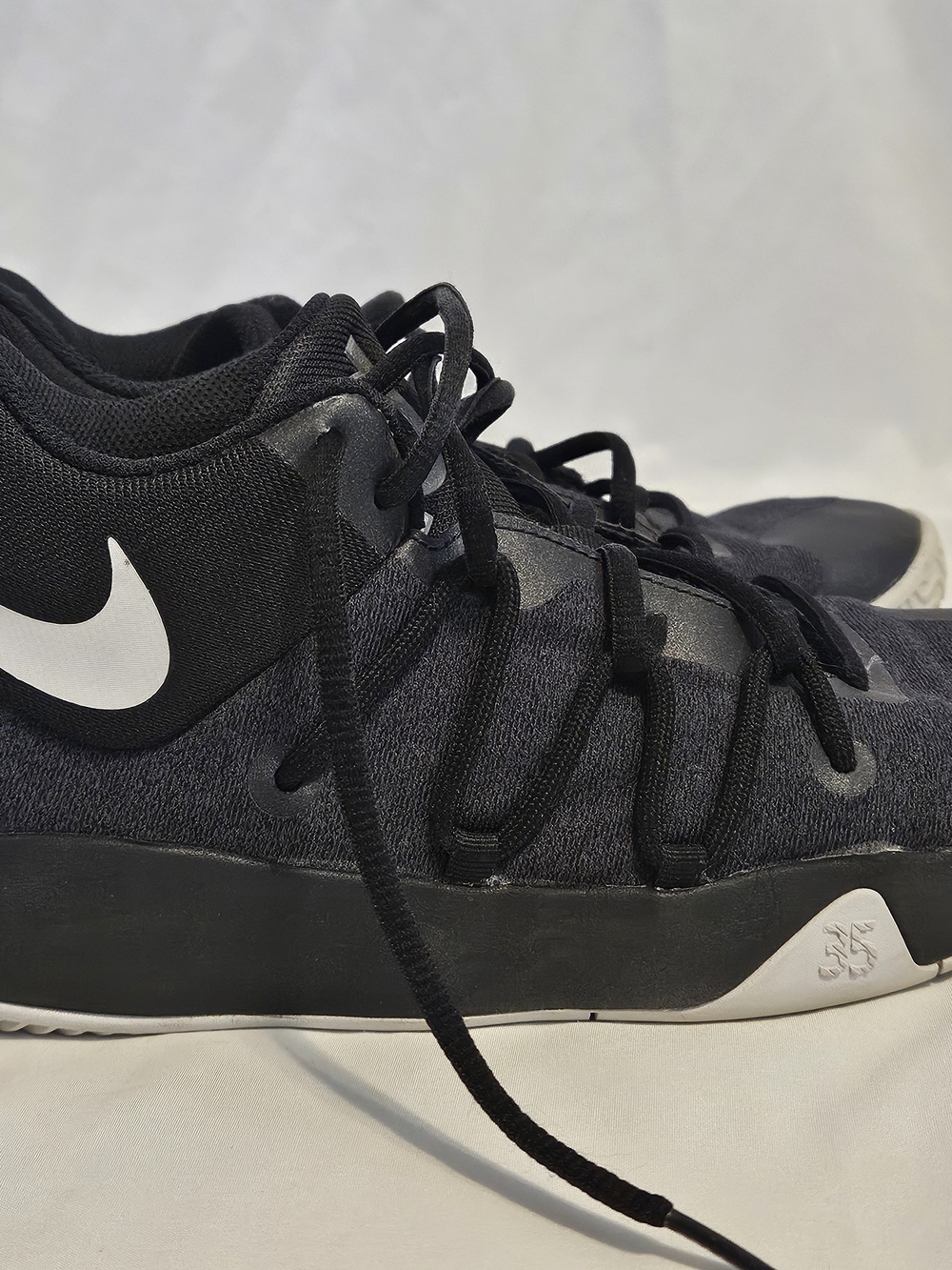 NIKE- Boys KD TREY Black Basketball Sneakers SZ 6.5Y